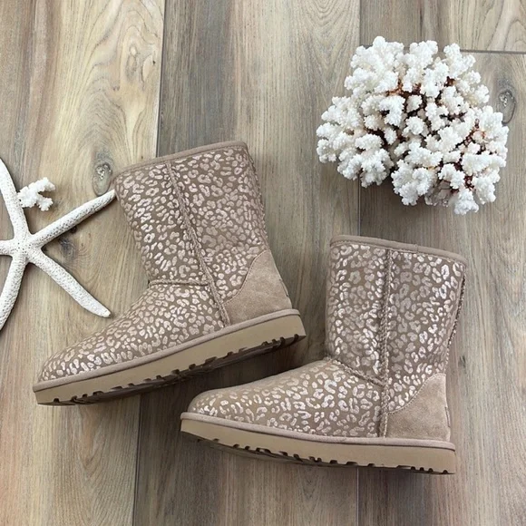 🌴🔆UGG- BROWN CLASSIC SHORT SNOW LEOPARD BOOTS🔆🌴 - Picture 5 of 16